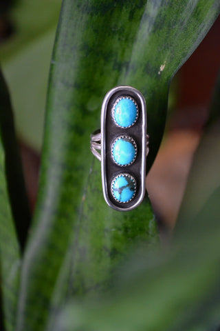 Kingman Turquoise Sterling Silver Ring (Size 7.5)