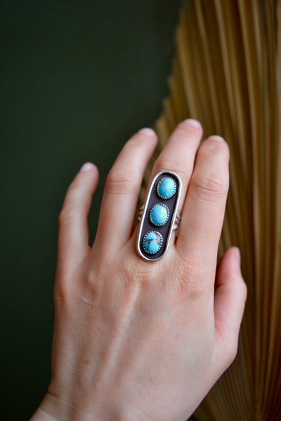 Kingman Turquoise Sterling Silver Ring (Size 7.5)