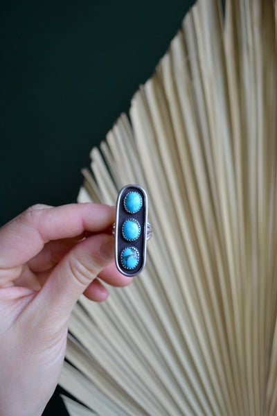 Kingman Turquoise Sterling Silver Ring (Size 7.5)