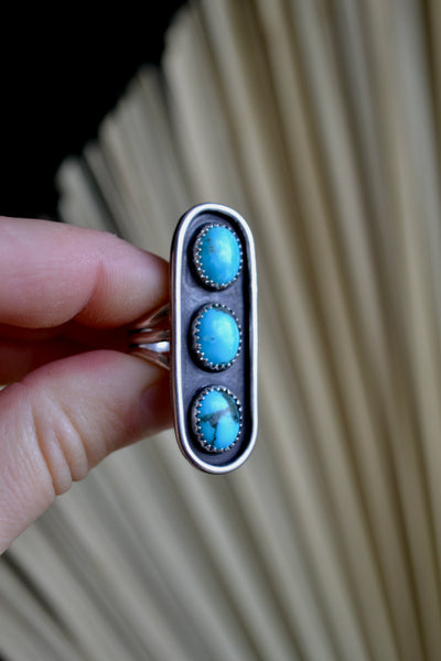 Kingman Turquoise Sterling Silver Ring (Size 7.5)