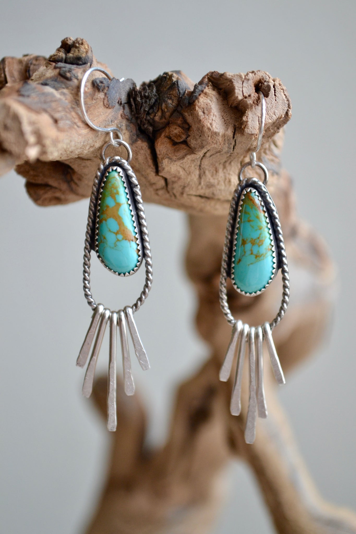 [ARCHIVES] (Kingman Turquoise Dangles)