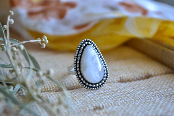 [ARCHIVES] Moonstone (Size 7.75)