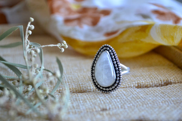 [ARCHIVES] Moonstone (Size 7.75)